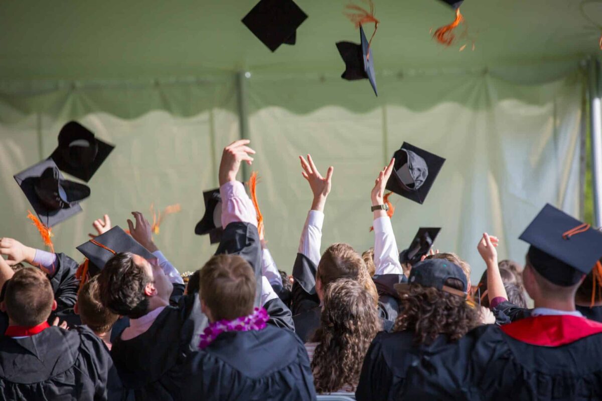 26 National Scholarships for High School Seniors in 2025