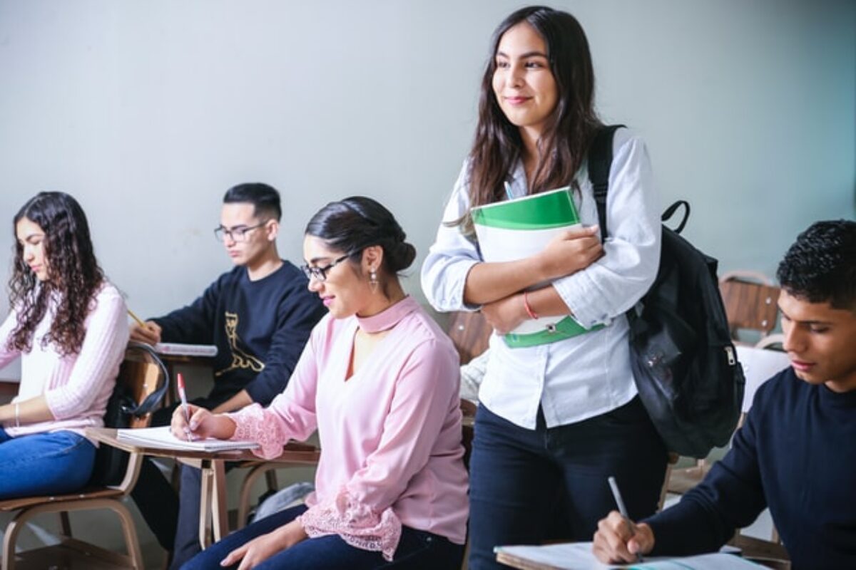 25 Helpful Scholarships for Transfer Students for 2025
