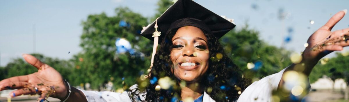 12 Summer Scholarships for Nursing Students 🧑‍⚕